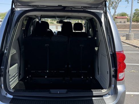 Used 2020 Dodge Grand Caravan SE w/ UConnect Hands-Free Group FWD image 5
