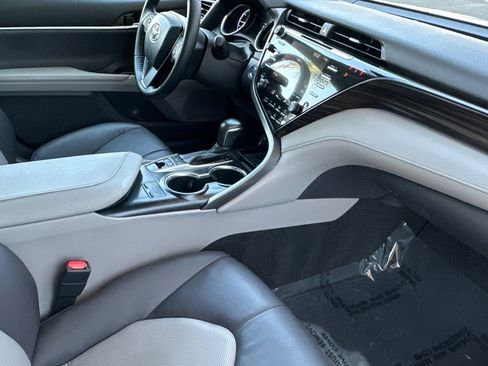 Used 2020 Toyota Camry XLE image 16