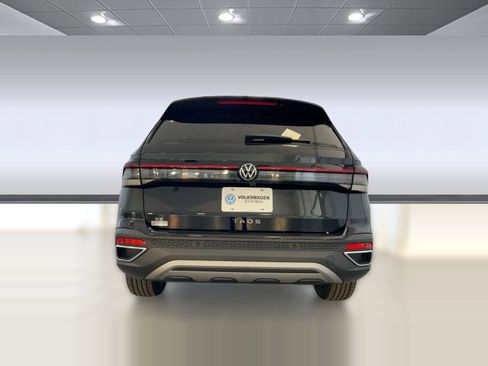 New 2026 Volkswagen Taos SE image 10