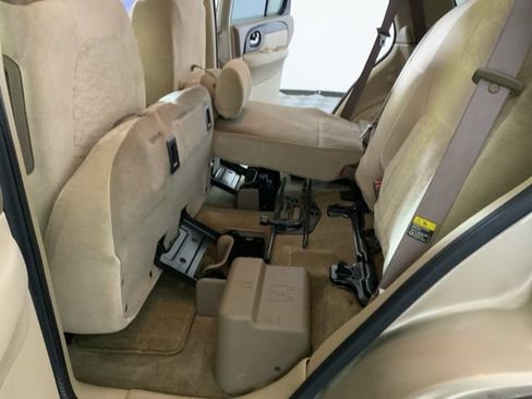 Used 2004 GMC Envoy SLE AWD/4WD image 29
