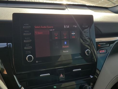 Used 2024 Toyota Camry SE w/ Convenience Package image 21