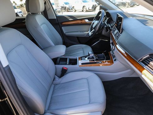 Used 2022 Audi Q5 2.0T Premium w/ Convenience Package image 16