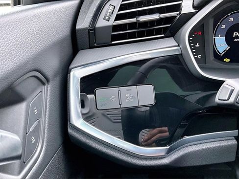 Used 2025 Audi Q3 2.0T Premium w/ Convenience Package image 26