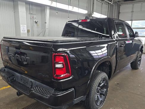 Used 2025 RAM 1500 Big Horn AWD/4WD image 4
