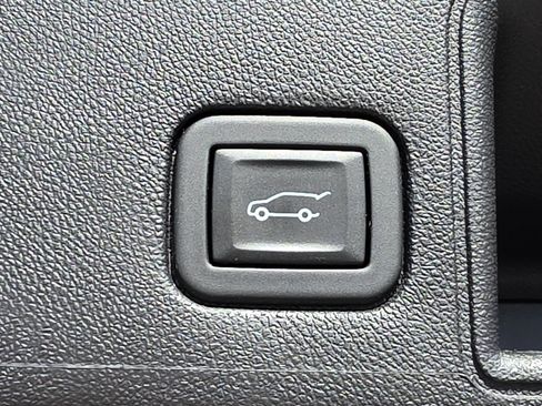 Used 2024 GMC Terrain SLT FWD image 14