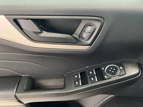 Used 2022 Ford Escape SE w/ Cold Weather Package FWD image 19