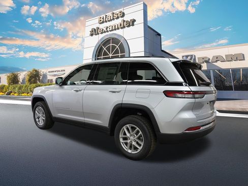 New 2026 Jeep Grand Cherokee Laredo X AWD/4WD image 9