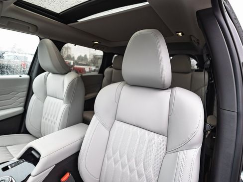 New 2025 Mitsubishi Outlander Platinum Edition image 22