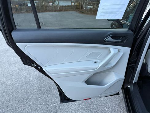 Certified 2023 Volkswagen Tiguan SE R-Line image 15