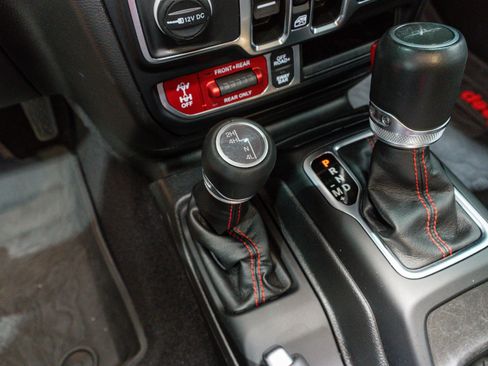 Used 2023 Jeep Gladiator Rubicon w/ Cold Weather Group image 25