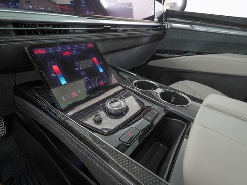 Used 2025 Cadillac Escalade ESV V w/ LPO, ONYX Package image 25