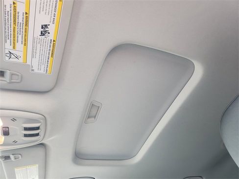 Certified 2024 Chevrolet Trax LT w/ Sunroof Package image 25