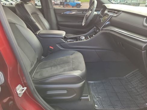 Used 2023 Jeep Grand Cherokee L Laredo image 22