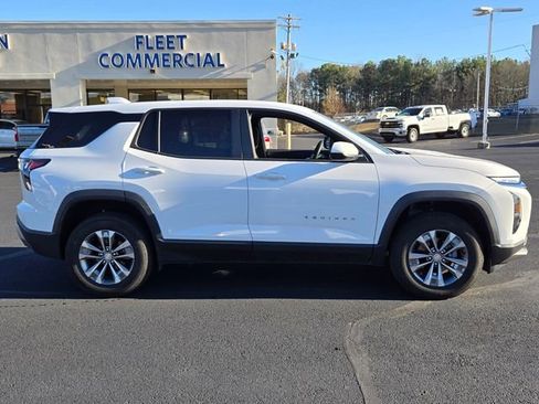 Used 2025 Chevrolet Equinox LT image 2