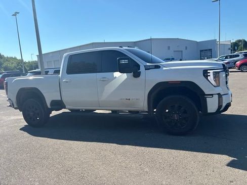 Used 2024 GMC Sierra 2500 AT4 w/ Technology Package AWD/4WD image 7