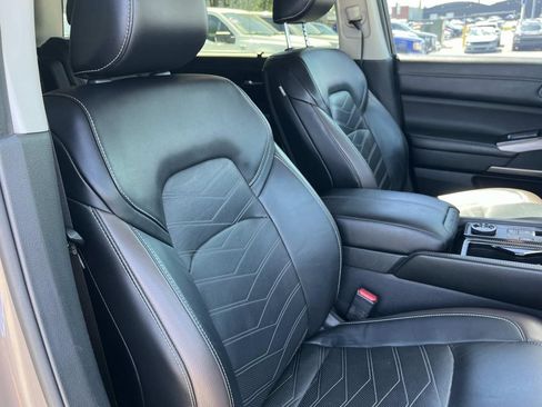 Used 2023 Nissan Pathfinder Platinum AWD/4WD image 33