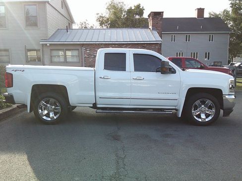 Used 2017 Chevrolet Silverado 1500 LTZ AWD/4WD image 8