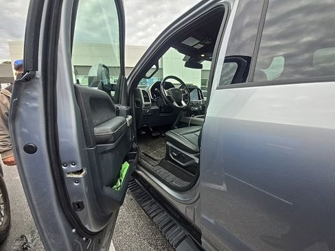 Used 2022 Ford F350 Lariat image 3