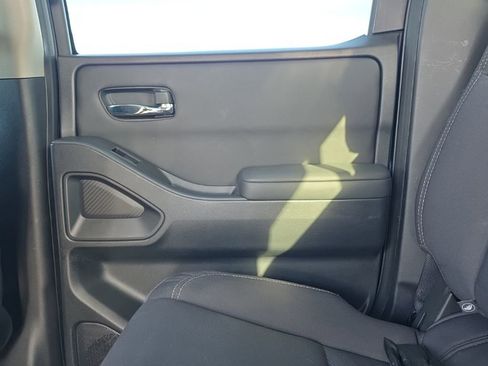 Used 2023 Nissan Frontier SV w/ SV Convenience Package image 11