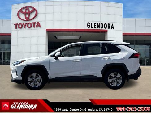 Used 2022 Toyota RAV4 XLE w/ Convenience Package FWD image 6