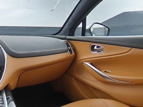 Used 2021 Aston Martin DBX AWD/4WD image 23