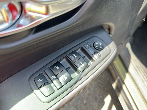 Used 2021 Jeep Cherokee Latitude Lux w/ Comfort/Convenience Group AWD/4WD image 32