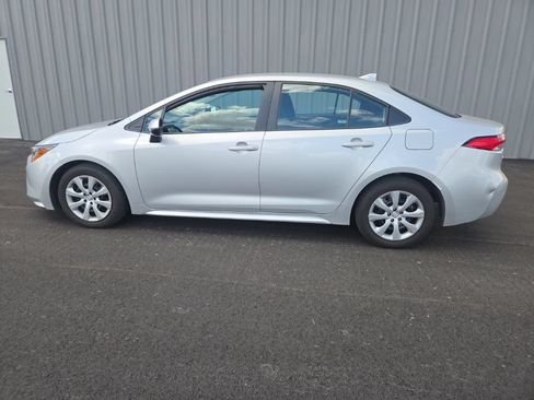 Used 2025 Toyota Corolla LE FWD image 8