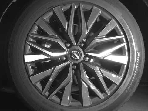 Used 2025 Nissan Altima 2.5 SV FWD image 12
