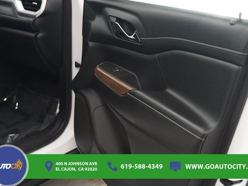 Used 2020 GMC Acadia SLE FWD image 17