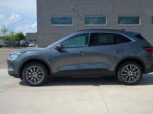 New 2025 Ford Escape SE image 2