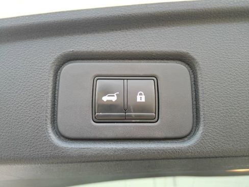 Used 2022 Nissan Pathfinder SL w/ SL Black Package image 29