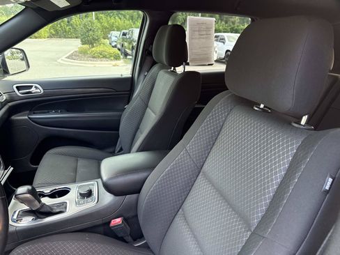 Used 2021 Jeep Grand Cherokee Laredo w/ Security & Convenience Group AWD/4WD image 20