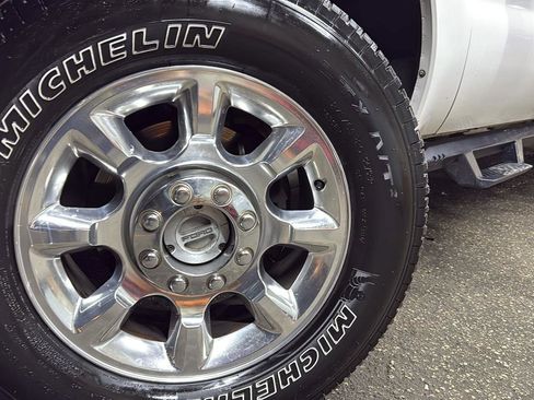 Used 2013 Ford F250 Lariat w/ Chrome Pkg image 8