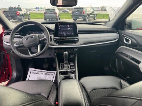 Used 2025 Jeep Compass Latitude image 28