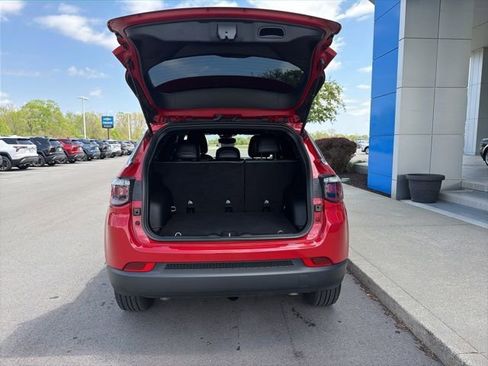 Used 2023 Jeep Compass Latitude AWD/4WD image 10