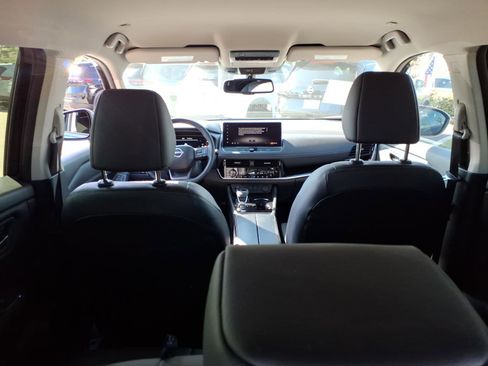 Certified 2025 Nissan Rogue SL image 11