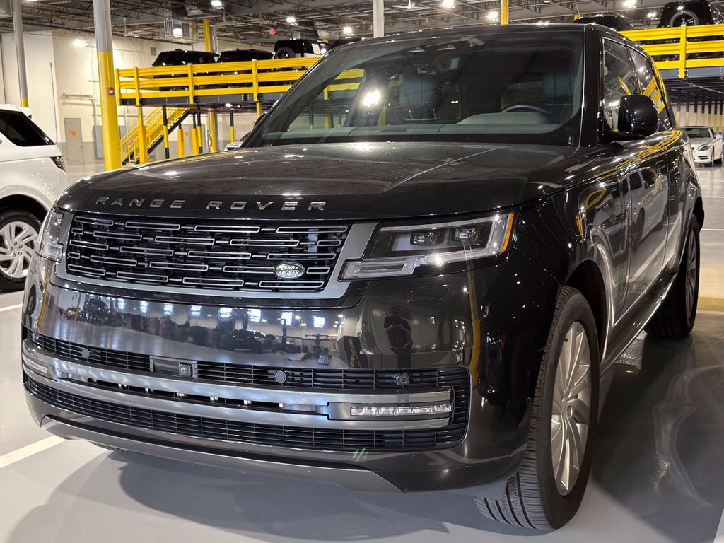 Certified 2025 Land Rover Range Rover SE AWD/4WD image 1