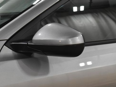 Used 2025 Chevrolet Trax LT w/ Sunroof Package FWD image 31