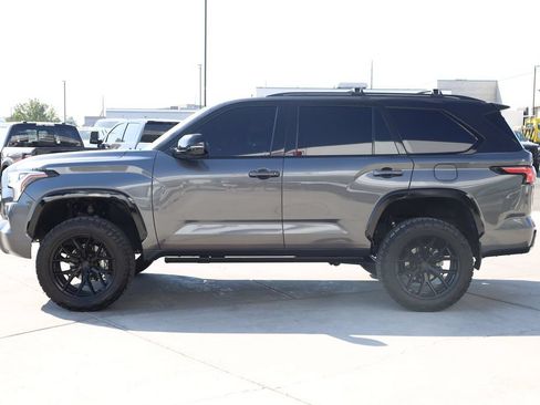 Used 2024 Toyota Sequoia Platinum AWD/4WD image 3