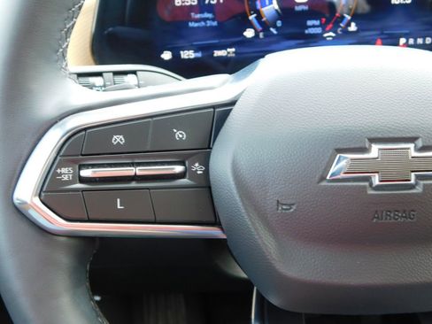 Used 2025 Chevrolet Equinox ACTIV w/ Safety and Technology Package image 29