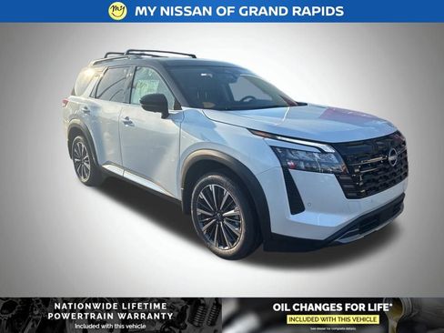 New 2026 Nissan Pathfinder Platinum w/ Cargo Package image 8