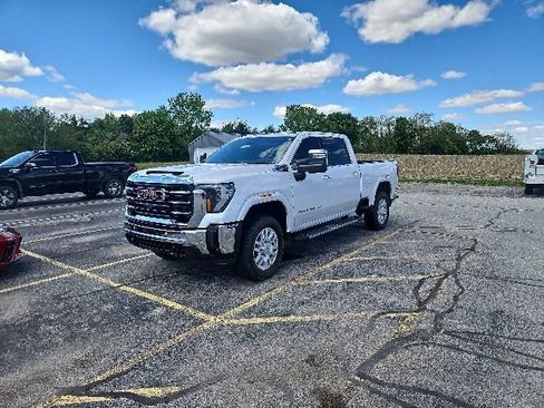 Used 2024 GMC Sierra 3500 SLT w/ SLT Convenience Package AWD/4WD image 2