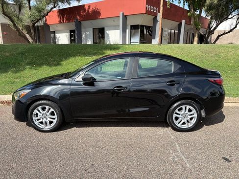 Used 2018 Toyota Yaris iA FWD image 2