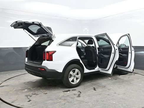 Used 2023 Kia Sorento LX image 49