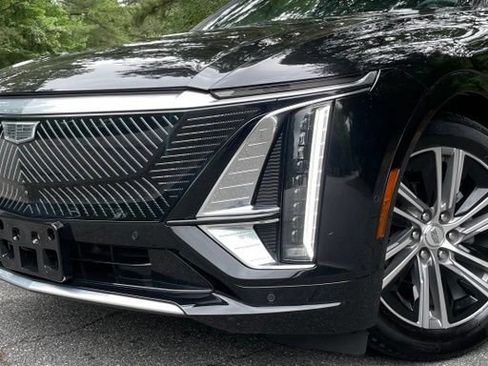 Used 2024 Cadillac Lyriq Luxury AWD/4WD image 3