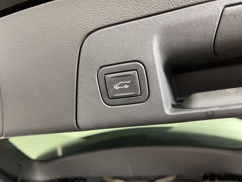 Used 2022 Buick Envision Essence w/ Sport Touring Package image 10