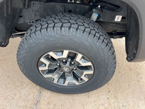 Used 2023 Toyota Tacoma TRD Off-Road w/ Technology Package AWD/4WD image 30