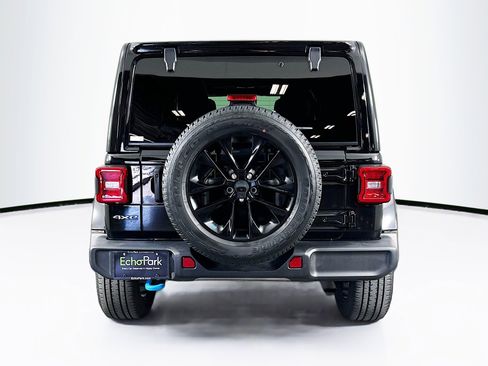 Used 2023 Jeep Wrangler Unlimited Sahara w/ Cold Weather Group AWD/4WD image 7