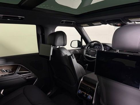 New 2025 Land Rover Range Rover Long Wheelbase SE image 33