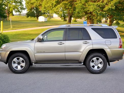 Used 2004 Toyota 4Runner Limited AWD/4WD image 6